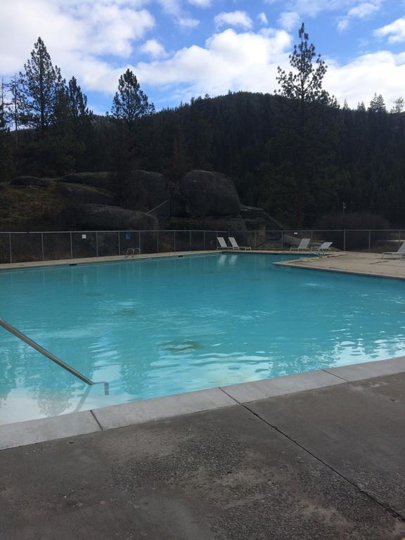 Hotel Lolo Hot Springs Exterior foto